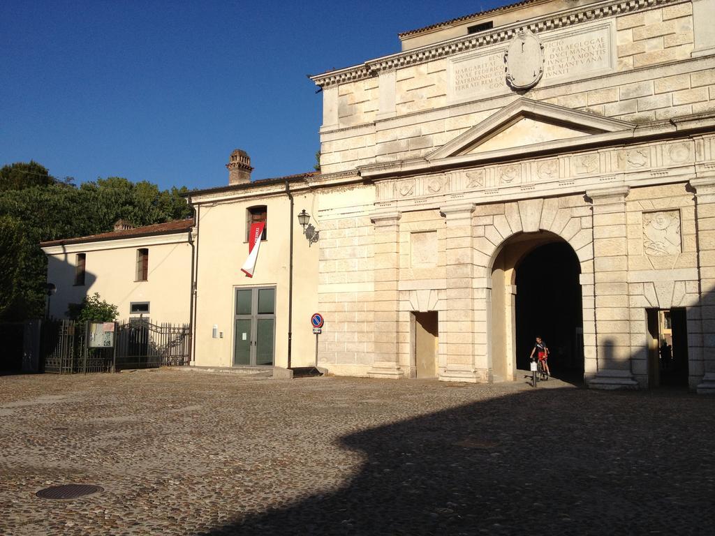 Hotel Mantua Buitenkant foto